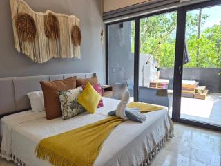 "Tropical Vibe" - Jet Tub - Filtered Water - 3 Free Beach Clubs - 6
