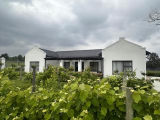 Steenkoppies semi self catering apartment - 5