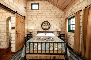 The Grapetown Gasthaus TimberRose Ranch hot tub - 6