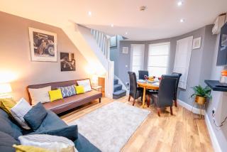 Cosy 1BR Duplex Modern Stay Prime - Cardiff Location - Free Parking - 7