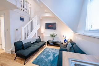 Elegant Cardiff Bay Flat - Spacious & Comfortable - 9