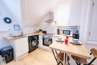 Elegant Cardiff Bay Flat - Spacious & Comfortable - 6