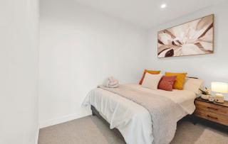 Spectacular Views - Bright Spacious CBD Sky Escape - 5