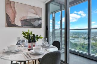 Spectacular Views - Bright Spacious CBD Sky Escape - 1
