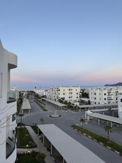 Cozy Flat Sea & Hills View - 4