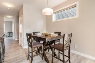 Calgary NW - AC, Garage, Backyard, Self Check-in, Professionally Cleaned - 4