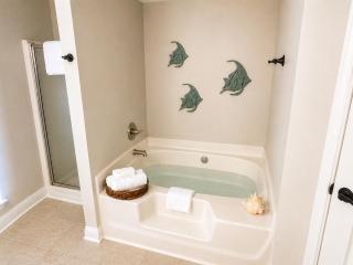 Castaway Retreat - Free Boat Charter Included with 5 Night stay! - 1