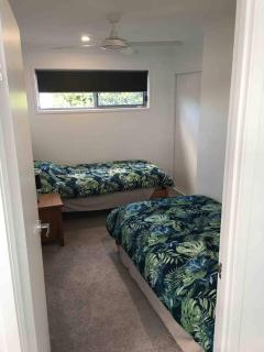 2BD Guesthouse close GC Turf,Carrara stadium, HOTA - 7