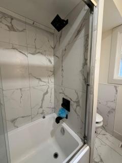 Vancouer Modern Homestay, Downtown 7 Min, Free Parking, Fast Wifi - 1