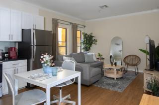 Downtown Santa Monica 1BR Free Parking & Pool - 2