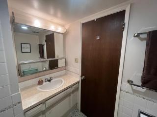 Beautiful Stanley Park Suite - 6