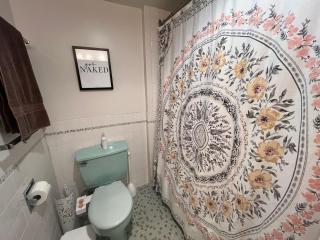 Beautiful Stanley Park Suite - 2