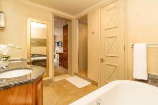 Luxury 1-Bed Apartment at The Michelangelo Sandton - 3