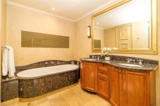 Luxury 1-Bed Apartment at The Michelangelo Sandton - 4