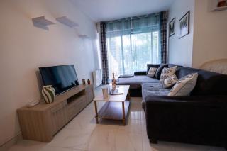 Spacious Studio with Terrace Close to Paris, RER A - 8