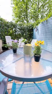 Spacious Studio with Terrace Close to Paris, RER A - 2