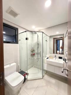 Modern Eco Green 3BR, 2BA, green, airy living - 4