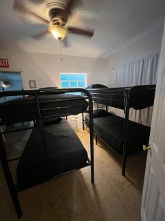 Miami Breeze Hostel Bed For Your Trip 1A - 3