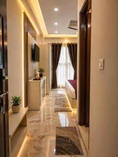 Grand Vista Retreat - A Luxury Mountain View Hotel In Mussoorie ! Free Parking ! Balcony Roms - 1