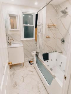 Cozy 2-bedroom with jacuzzi tub in perfect Queens with AC near JFK - 3