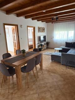R-Home Apartman - Zamárdi - 8