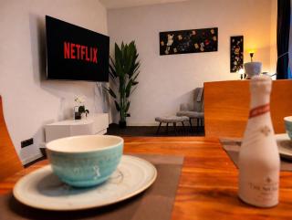 Luxury Apartment with Jacuzzi City Center Wiesbaden Rossana Universe - 4