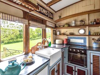 High Cross Camping Coach - 7