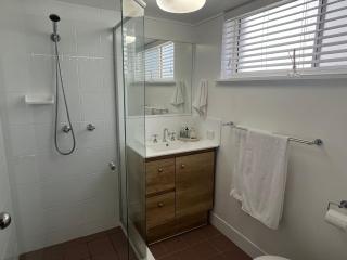 Canberra Heights Unit 5, 35 Canberra Terrace, King - 4