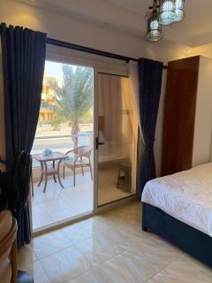 Cozy Studio with Balcony in Florenza Khamsin Resort -3 Pools and Prime Location in Eribia District - 5
