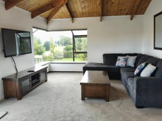 Fireside Lakefront Lookout - Hamurana - 4