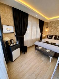 Honey Hotel - 7