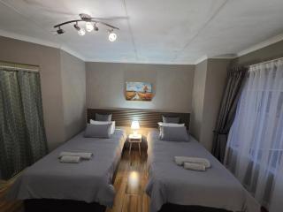 KevLux Stay - Full 2-Bedroom Apartment - 9