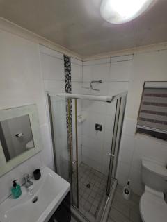 KevLux Stay - Full 2-Bedroom Apartment - 6