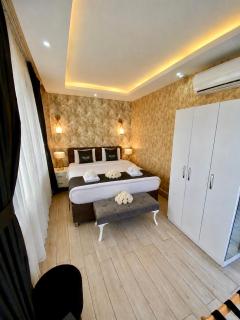 Honey Hotel - 8