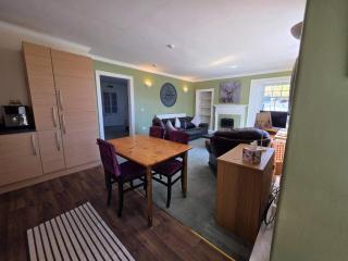 Mountain View - Sleeps 4 - Garden - Pet Friendly - 4