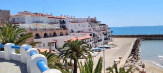 SPACIOUS FLAT WITH SEA VIEWS, FOR 8 PEOPLE WITH 3 BEDROOMS, 2 BATHROOMS and WIFI, NEXT TO THE BEACH!! - 6