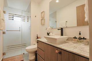 Modern 3BR Home - Pool & Gym in Nueva Escondida - 5