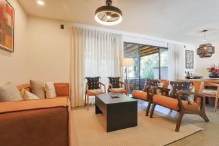 Modern 3BR Home - Pool & Gym in Nueva Escondida - 5