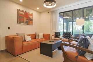 Modern 3BR Home - Pool & Gym in Nueva Escondida - 2