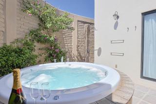 Private Hot Tub - 5BR Home in Nueva Escondida - 7