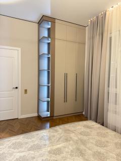 Designer Apartment with Mountain View - 7