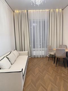 Designer Apartment with Mountain View - 6