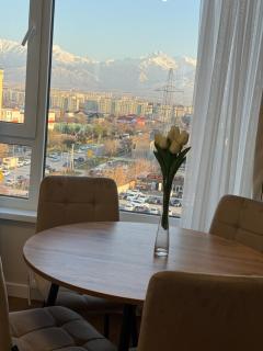 Designer Apartment with Mountain View - 5