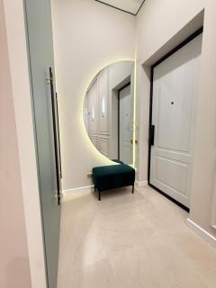 Designer Apartment with Mountain View - 4