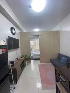 Field Residences Pool View with Balcony Near Airport behind SM sucat - 1