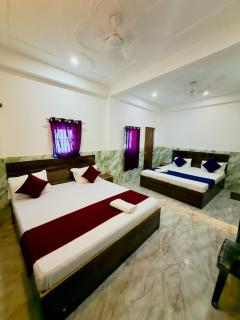 Kamal Dham Hotel -Near Prem Mandir - 4