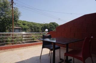 The Royal Crest Inn - 8