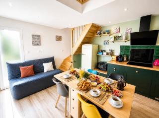 L'Escapade - PARIS 20 min - DISNEY 25 min - GARE 3 min à pied - PARKING - Confortable & Moderne - Free WIFI - 9