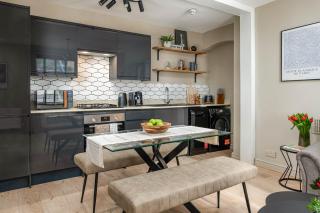 NEW Stylish & Cosy-2Bed-Basement-Central Flat - 2