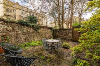NEW Stylish & Cosy-2Bed-Basement-Central Flat - 6